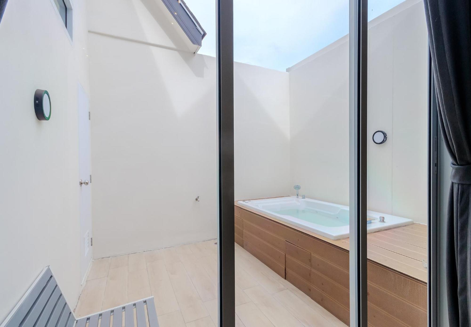 Appartement Nidhra นิทรา à Ban Lat Krachaeng Extérieur photo